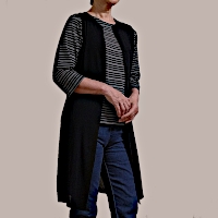 黒のロングベスト