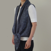 前身頃の先を結ぶベスト