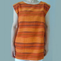 布団側の袖なしブラウス