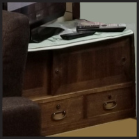 桐箪笥をテレビ台に