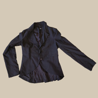 フランス製の長袖黒いジャケット