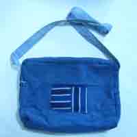 藍染め布のアップリケのバッグ