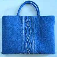 模様を活かしたバッグ