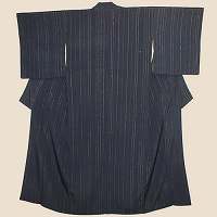 金銀の細い縞の着物