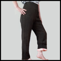 黒の羽織でパンツ