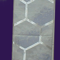 白と藤色の亀甲模様の帯