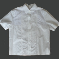 白いレースのブラウス