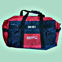 大型の旅行バッグ