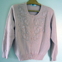 ピンクのカーディガン