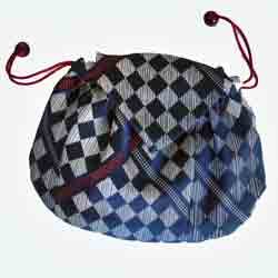 ネクタイで作ったポーチ